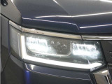 【LEDヘッドライト+デイタイムランニングランプ】主流のLEDヘッドライトに、日中でも他者からの視認性を良くするデイタイムランニングランプ装備!スタイリッシュでかっこよく仕上がっています。