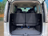 普段のお買い物や通勤、送迎等に十分な荷室スペースを確保しております。セカンドシートを倒すと、大きな荷物の積載も可能です♪