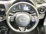 インテリアに合わせたデザインのステアリングは、運転される方のことも考え、運転しやすい形状、大きさです。是非一度、実際に触ってお確かめください。