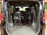 普段のお買い物や通勤、送迎等に十分な荷室スペースを確保しております。セカンドシートを倒すと、大きな荷物の積載も可能です♪