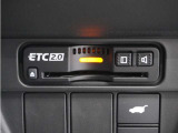 ◆ETC2.0装着◆進化したドライブ体験。料金収受システムだけだったETCが生まれ変わって、高速道路を賢く使うETC2.0に進化しました。多彩な情報サービスが便利で快適なドライブ体験を提供します。