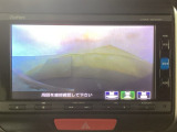 【バックカメラ】運転が苦手な方も車庫入れラクラクです!ギアをリバースに入れれば自動的に切り換わりますので、面倒な操作は不要です♪狭い駐車場もお車を傷つけず安心ですね!
