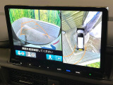 【マルチビューカメラシステム】専用のカメラにより、上から見下ろしたような視点で360度クルマの周囲を確認することができます☆死角部分も確認しやすく、狭い場所での切り返しや駐車もスムーズに行えます。