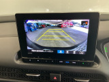 【バックカメラ】運転が苦手な方も車庫入れラクラクです!ギアをリバースに入れれば自動的に切り換わりますので、面倒な操作は不要です♪狭い駐車場もお車を傷つけず安心ですね!