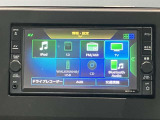 日産純正メモリーナビゲーションです♪目的地まで案内するナビゲーション機能の他にフルセグ画質で楽しめるTVやBluetooth Audio☆など多彩な機能が満載で運転を快適にサポートしてくれます☆