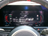 メーター中央に、様々な車両情報を表示してくれる、ディスプレイがついています。