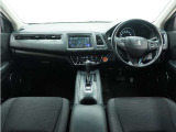 ◆視界広々で非常に運転しやすくロングドライブでも疲れを感じさせないすっきりとまとまったインパネ周りです。