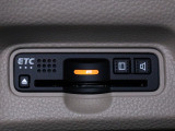 装備されているビルトインタイプのホンダ純正ETC車載器です。セットアップしてからご納車致します。ETCカードを差し込めば高速道路の出入り口ゲートを楽々通過出来ます。