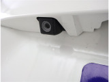 バックカメラが付いているので後方確認が非常にしやすいです。今や運転初心者も熟練者も必須装備!ついていて損はないですね♪