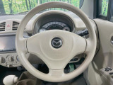 インテリアに合わせたデザインのステアリングは、運転される方のことも考え、運転しやすい形状、大きさです。是非一度、実際に触ってお確かめください。