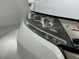 LEDヘッドライトは、点灯の瞬間から最大光量を発揮し、突然暗くなるトンネルなどでの安定感を高めます。