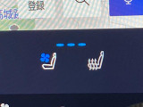 【シートベンチレーション】夏場は涼しい風でお尻や背中の熱やムレを防ぎ、冬はエアコンよりも早く温まってポカポカに!季節を問わず快適に過ごせます。