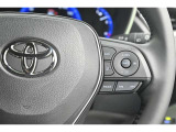 レーダークルーズコントロール(全車速追従機能付)付きです。車速に応じて追従支援してくれるので、ロングドライブも快適です。詳細は販売店スタッフまでおたずねください。