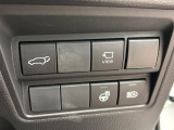 【パワーバックドア】スマートキーや運転席のボタンを押すだけでリアゲートが自動で開閉します!荷物を持っている時や、高い位置にあるバックドアを閉める際に便利な機能です♪