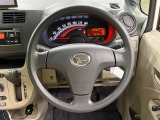 インテリアに合わせたデザインのステアリングは、運転される方のことも考え、運転しやすい形状、大きさです。是非一度、実際に触ってお確かめください。