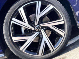 18インチ純正アルミホイール+225/40R18タイヤを装着。
