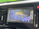 【バックカメラ】駐車時に後方がリアルタイム映像で確認できます。大型商業施設や立体駐車場での駐車時や、夜間のバック時に大活躍!運転スキルに関わらず、今や必須となった装備のひとつです!