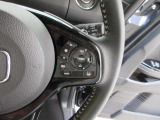 Hondaセンシングの機能のひとつ、アダプティブクルーズコントロール付!アクセルから足を離しても設定したスピードと前車との車間を保ち走行してくれます!車線維持もアシスト☆高速道路で疲労軽減ですね☆