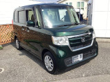 自社整備工場で点検整備をおこなってからお渡ししています。車検が残っている場合は『12ヶ月点検整備』を、車検整備付きの場合は『車検整備』をおこないます。整備費用は車両本体価格に含まれています。