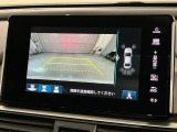 リバースギアに入れるだけで後方の表示へ切り替わります。夜間や雨の日の駐車も楽になりますよ。