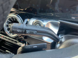 メモリー付きパワーシートが装備されている車両はシートの位置・ドアミラーの角度・ハンドルの位置を3名まで記憶出来ます。