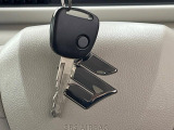【キーレス】少し離れた場所からでもボタン一つでドアの開錠・施錠ができるのでとっても便利!ドアの鍵穴周りに傷をつけることもありません♪
