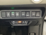 Hondaセンシング用の、VSA解除と路外逸脱抑制機能のオンオフスイッチなどはハンドルの右側に装備しています。その下にETCがついています。高速道路の料金所の通過も楽々です。