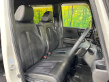 運転席シート廻りは使用感も少なく、良好な状態となっています。前オーナー様が丁寧に使っていたことがよくわかりますね。
