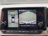 アラウンドビューモニターは4方のカメラで真上から車を見たようにモニターで確認ができる日産の自慢の装備です。前後センサーにより移動物検知、障害物検知をして画面に表示。是非実際の車で体感してみてください。