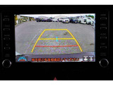 【バックモニター】 後退時に車両の後ろ側を表示します。車庫入れなどでバックする際に安心です。