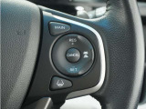 ◆アダプティブクルーズコントロール◆予め設定した車速内でクルマが自動的に加減速。前走車との適切な車間距離を維持しながら追従走行します。【LKAS】車線維持支援システムでステアリング操作を支援。