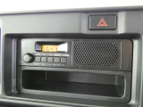 純正のAM/FMカーラジオを装備です。