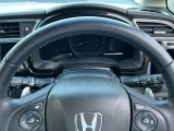 運転席の手元でシフトアップシフトダウンの操作が可能なパドルシフトを装備しています♪