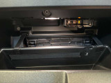 グローブボックス内にETC車載器を搭載しております。