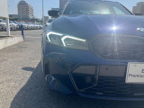 【キドニーグリル】BMWは約90年もの間、ほぼ全ての車両にひと目でBMWだと分かるこの特徴的なフロントグリルが備えられ、デザイン・アイコンとして親しまれてきました。