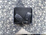 【スマートキー】キーをバッグやポケットに入れたままでもドアロックの開閉が出来るほか、エンジンキーを挿さなくてもエンジンスタートストップが出来ちゃいます!