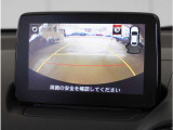【バックカメラ】駐車が苦手な方でも安心してお乗りいただけます。リバース連動で画面が切り替わるのでとっても便利です。
