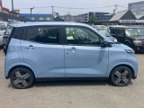 サイドから見ても素敵なデザインの軽自動車です!天井も高く室内空間も広く快適です☆