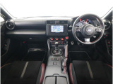 視界良好で運転しやすいコックピットです。シンプルで操作性の良いインパネ回りにデザインされ、SUBARUは安全性能に徹底的にまでこだわった視界設計を行っています。