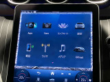 新しくなったセンターコンソールはスマートフォンを操作するような感覚でナビから車両の設定までが可能です。