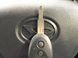 【キーレス】少し離れた場所からでもボタン一つでドアの開錠・施錠ができるのでとっても便利!ドアの鍵穴周りに傷をつけることもありません♪