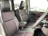 運転席、助手席の感覚はゆとりがあって快適な空間となっております!