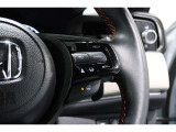 Hondaセンシングの機能のひとつ、アダプティブクルーズコントロール付!アクセルから足を離しても設定したスピードと前車との車間を保ち走行してくれます!車線維持もアシスト☆高速道路で疲労軽減ですね☆