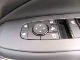 ドアミラーの鏡面の調節、格納は運転席からすべて操作できます!