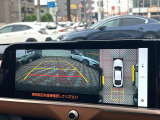 【パノラミックビューモニター】専用のカメラにより、上から見下ろしたような視点で360度クルマの周囲を確認することができます☆死角部分も確認しやすく、狭い場所での切り返しや駐車もスムーズに行えます。