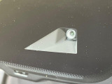 【エマージェンシーブレーキ】走行中に前方の車両等を認識し、衝突しそうな時は警報とブレーキで衝突回避と被害軽減をアシスト。より安全にドライブをお楽しみいただけます。