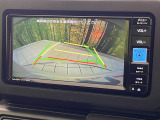 【バックカメラ】駐車時に後方がリアルタイム映像で確認できます。大型商業施設や立体駐車場での駐車時や、夜間のバック時に大活躍!運転スキルに関わらず、今や必須となった装備のひとつです!