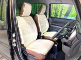 運転席シート廻りは使用感も少なく、良好な状態となっています。丁寧に使われていたことがよくわかりますね。