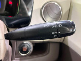 【オートライト】周りの明るさに応じて自動でヘッドライトの点灯・消灯ができる機能です!ライトの付け忘れ・消し忘れなどが無くなり、雨の日や夕方の走行も安心!トンネル通過時も便利ですね♪