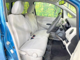 運転席まわりには十分なスペースがあり、大柄な方でもゆったり運転していただける環境です。